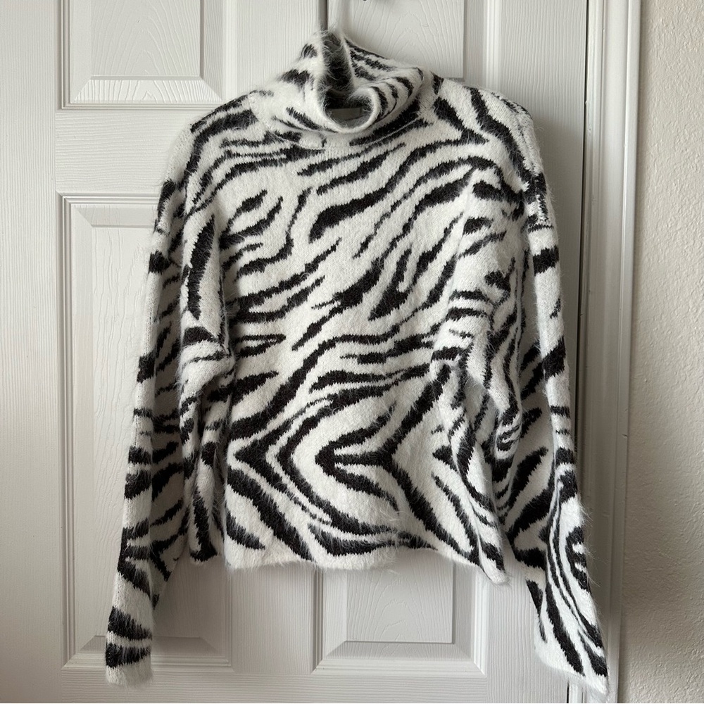 H&M Zebra Print Fluffy Knit Mock Turtleneck Sweater XS